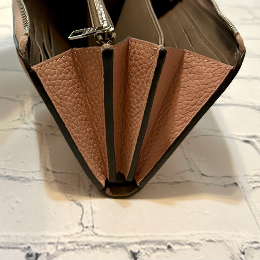 Louis Vuitton Comete Zip Wallet - Full Set. Gorgeous Light Pink W/ Taupe Inside. - Picture 5 of 16